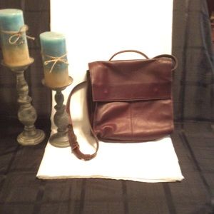 Queros Leather Messenger Bag